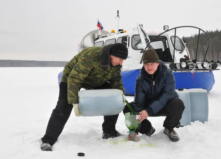 Подледное вселение хлореллы в Белоярское водохранилище